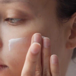 Crucial Moisture -Yogaye Ventas Crucial Moisture