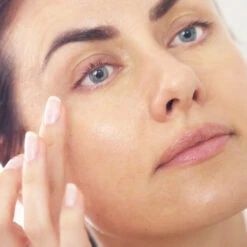 Quick Refiner For Eyes -Yogaye Ventas PDP image quick refiner for eyes model